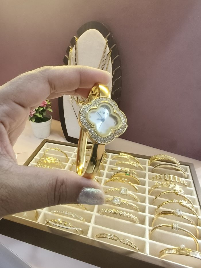 Sweeny anti-tarnish watch