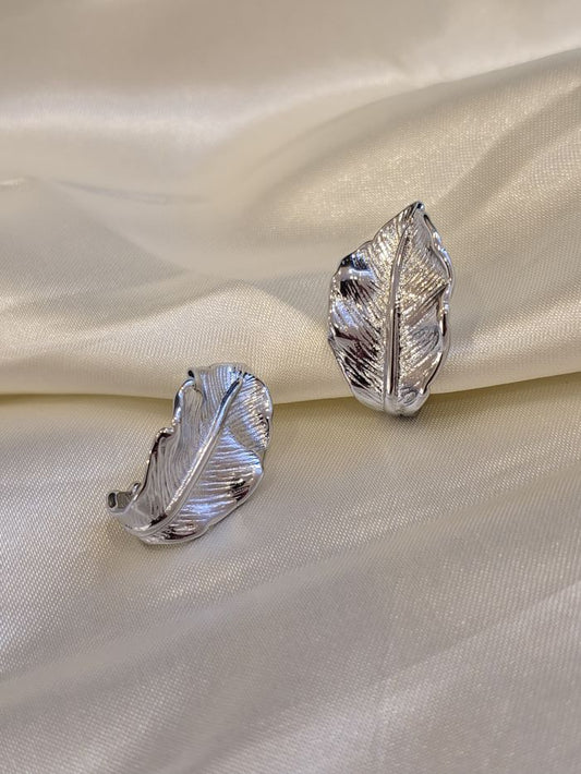 Tanvi anti-tarnish stud earrings
