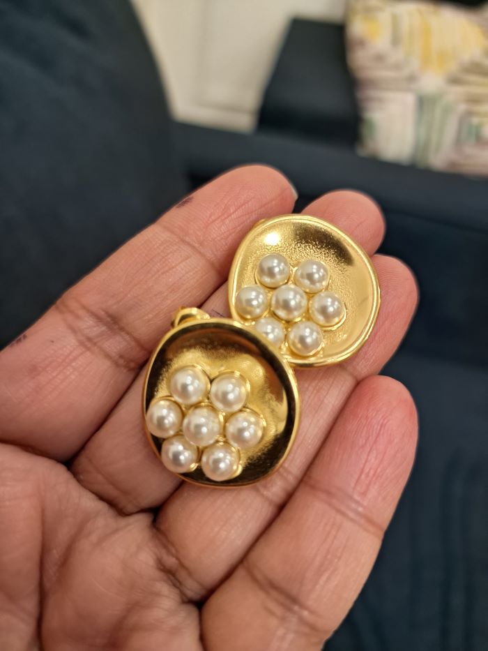 Tia anti-tarnish pearl studs earrings