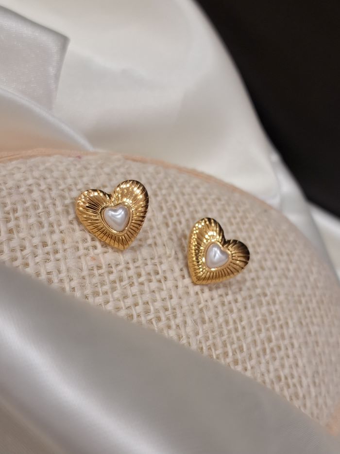 Tiffy anti-tarnish heart studs earrings