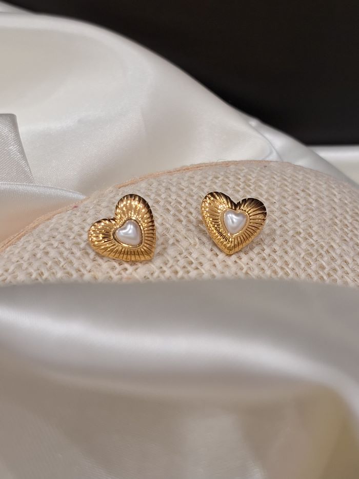 Tiffy anti-tarnish heart studs earrings