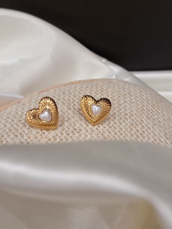 Tiffy anti-tarnish heart studs earrings