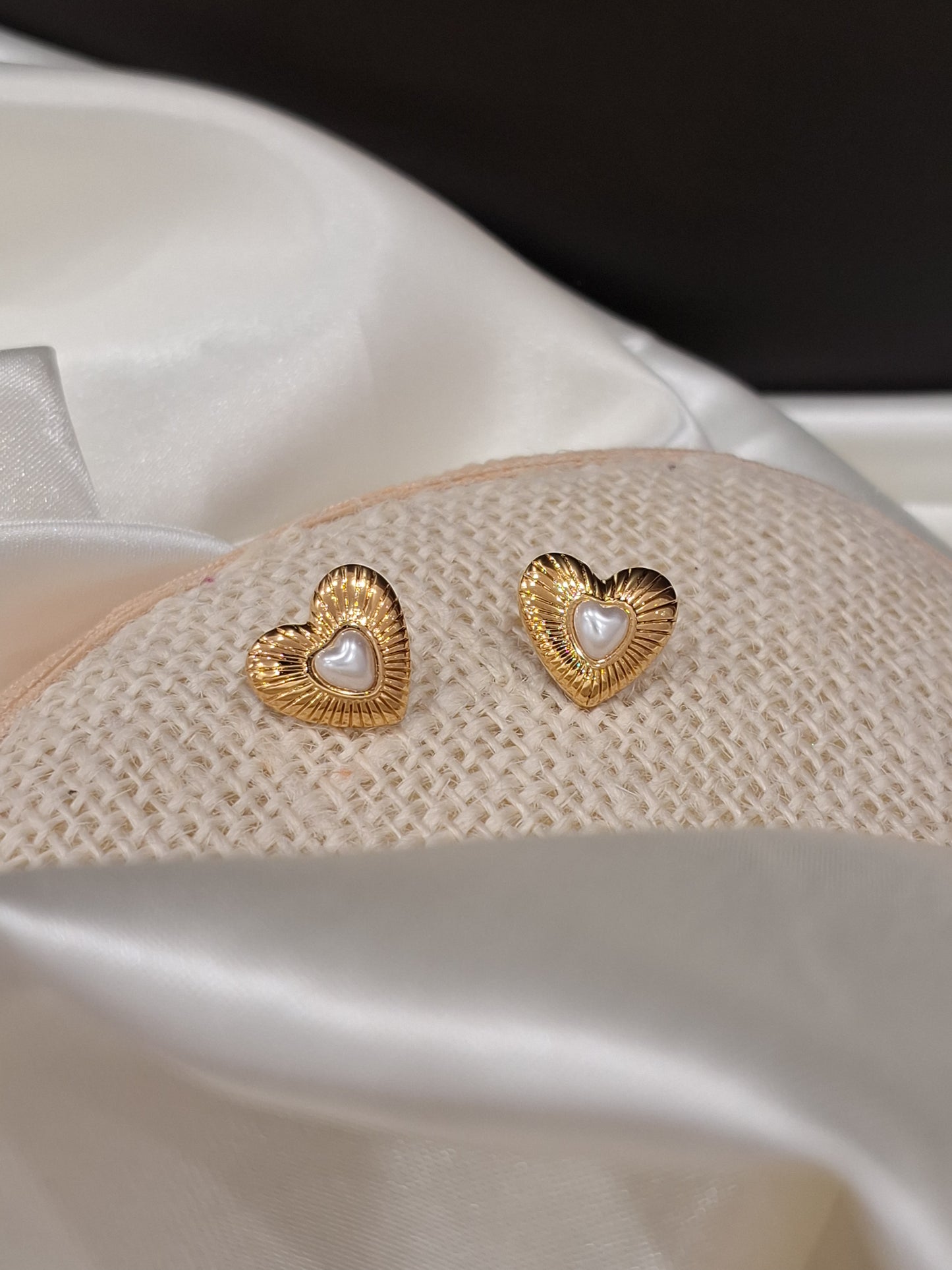 Tiffy anti-tarnish heart studs earrings
