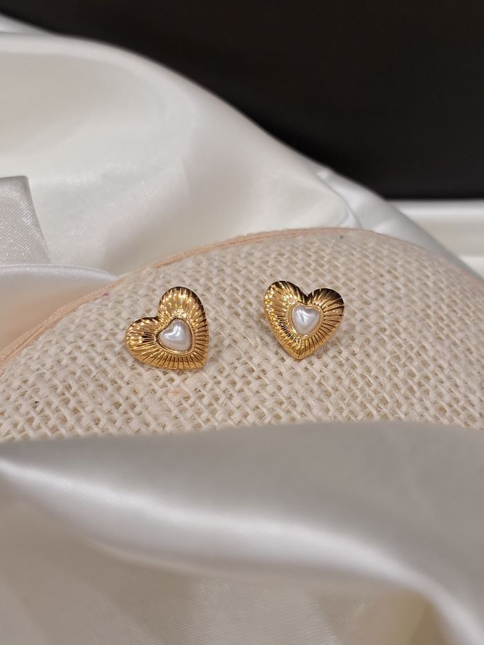 Tiffy anti-tarnish heart studs earrings