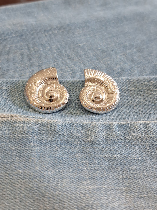 Twirl anti-tarnish stud earrings