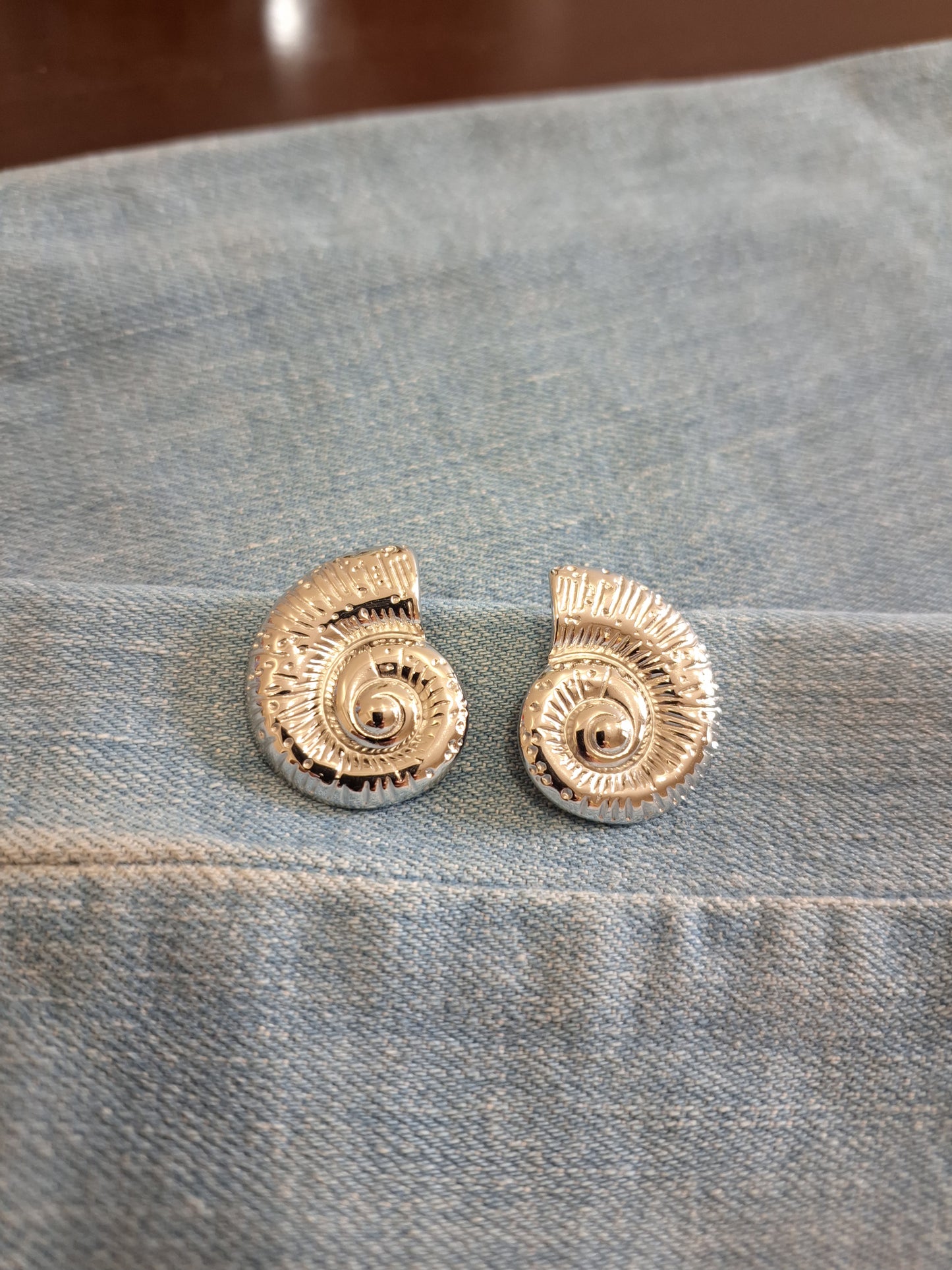 Twirl anti-tarnish stud earrings