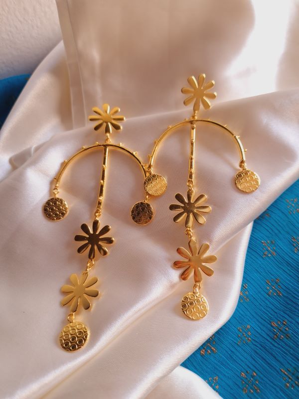 Vineeta golden chandbali earrings